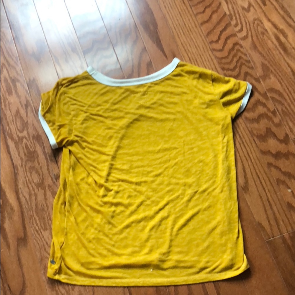 American eagle mustard color t shirt,